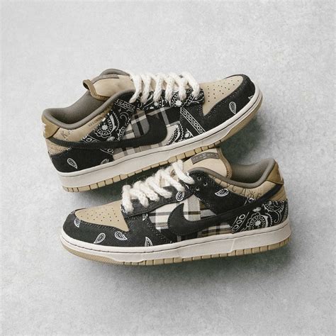 travis scott dunks low black